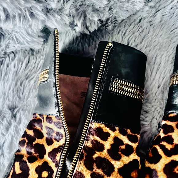 Micheal Kors leather Boots - Picture 5 of 9